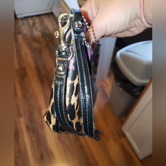 Coach wristlet - Picture 5 of 6